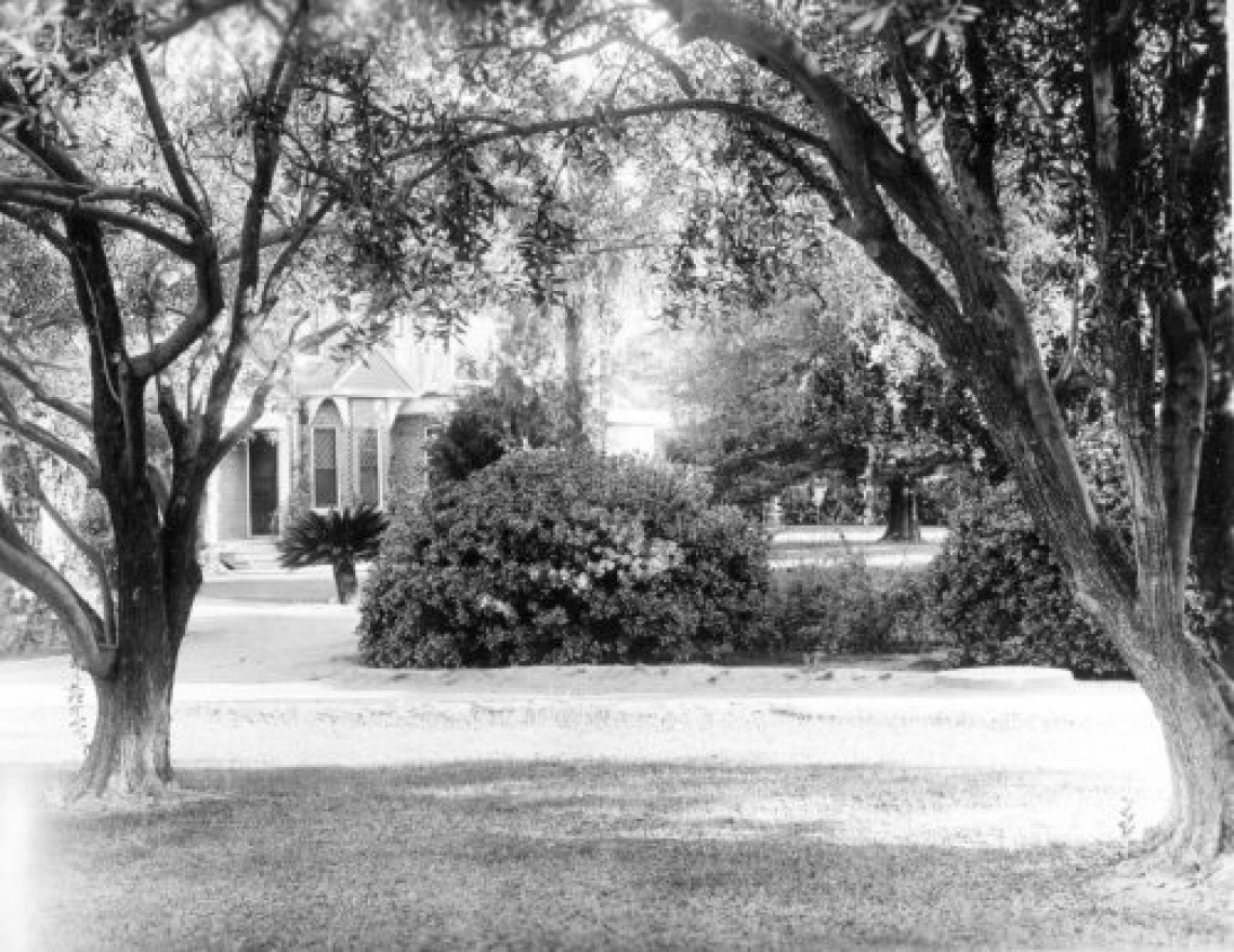 1932. The old President's Residence, a Victorian structure on Park Avenue.